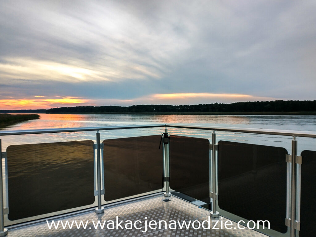 Wynajem pływającego apartamentu